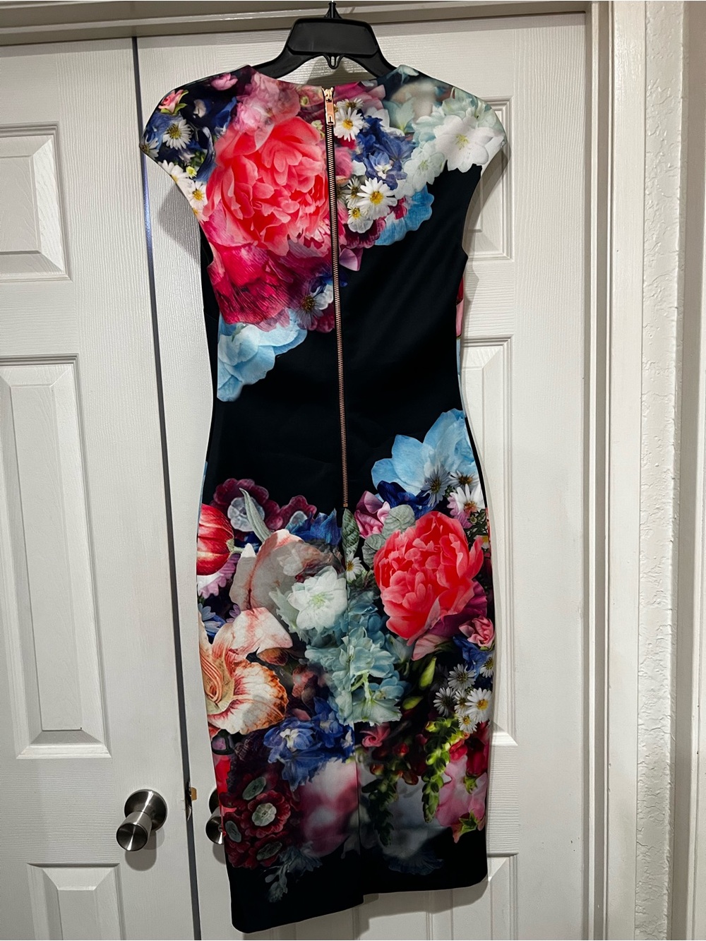 NWT TED BAKER BLACK BRYNEE FLORAL SCUBA SHEATH DRESS SIZE 2(TED BAKER) - Picture 7 of 14
